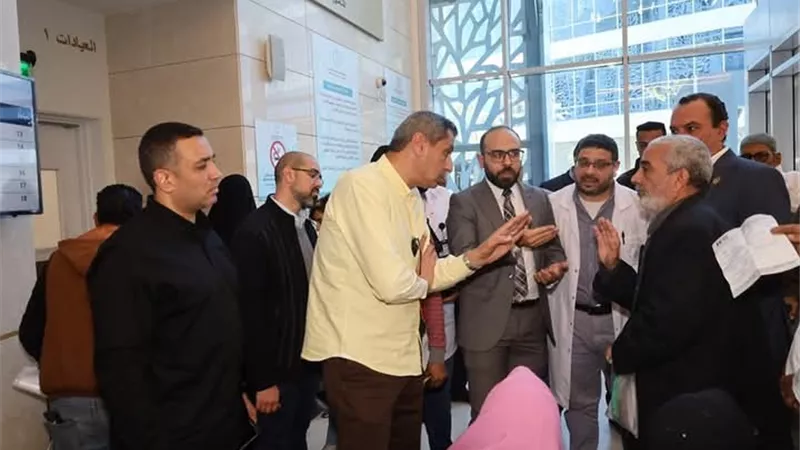 محافظ السويس يتفقد المجمع الطبي للإطمئنان الخدمات المقدمة للمرضي
