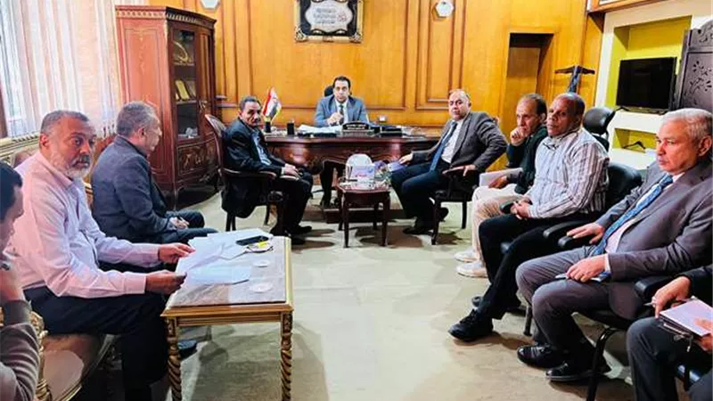 محافظة قنا تبحث استغلال الأصول غير المستغلة لتعظيم الموارد