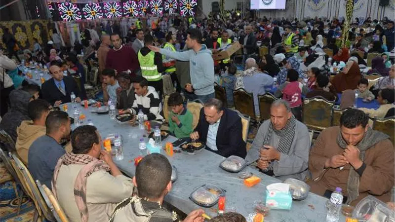 محافظ أسيوط يتشارك فرحة رمضان مع الأسر الأولى بالرعاية وذوي الهمم
