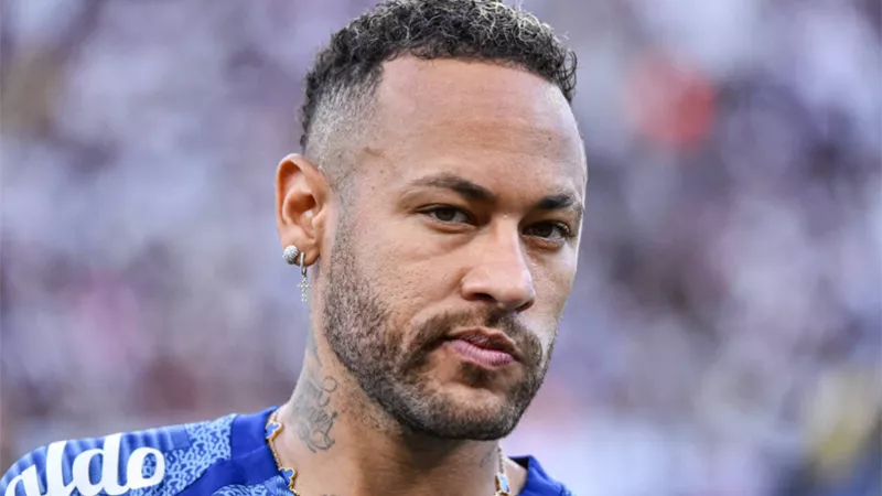 مدعيا الاصابة.. الإعلام البرازيلي يفتح النار علي نيمار