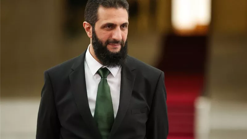 الرئيس السورى يوقع على الإعلان الدستور