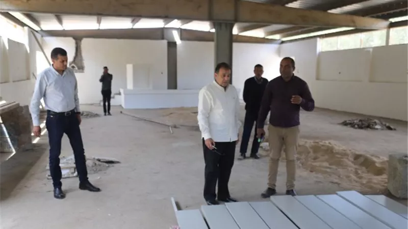 رئيس جامعة جنوب الوادي يتابع العمل بمجمع الطلاب