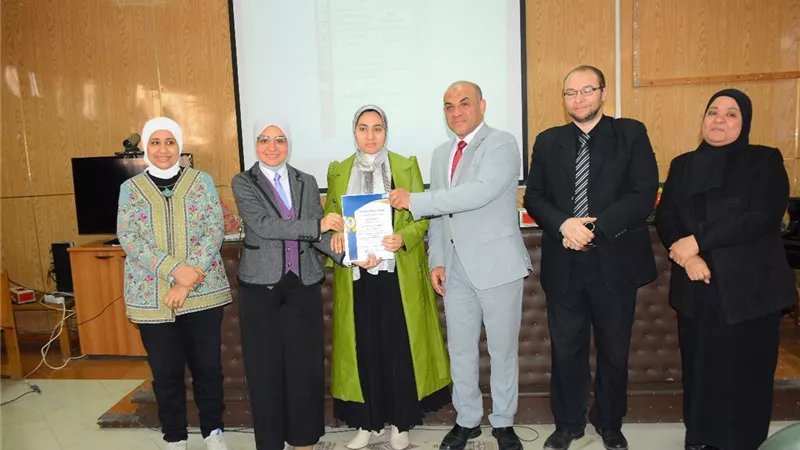 كلية تربية نوعية بجامعة أسيوط تكرم المشاركين في القوافل الفنيية