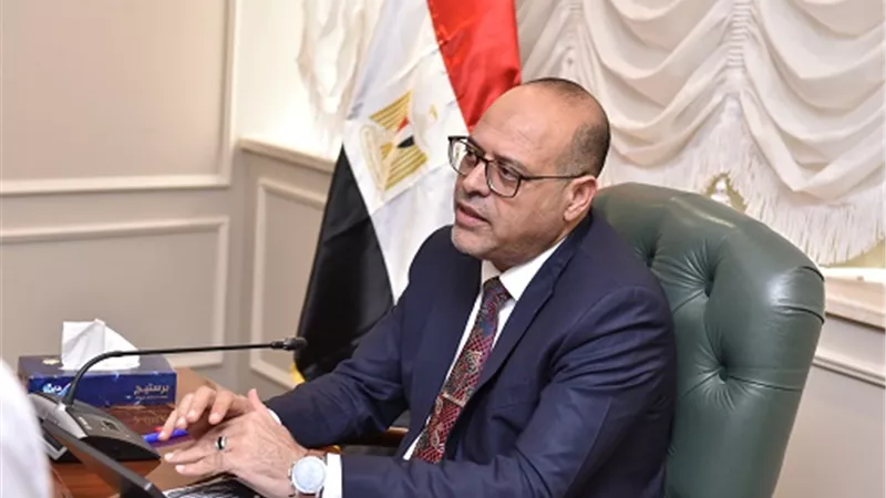 وزير العمل يبحث مستجدات إعداد استراتيجية لتطوير خدمات الوزارة