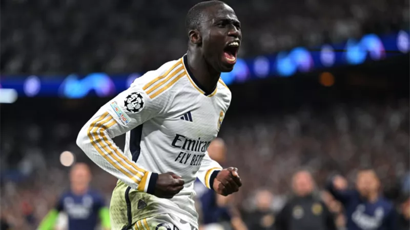 ريال مدريد يعلن تفاصيل إصابة ميندي.. ومدة غيابه