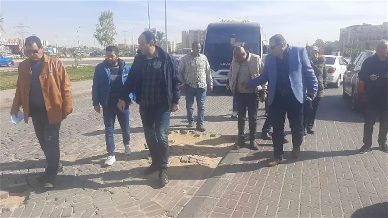 رئيس جهاز الشروق يكشف عن أهم مشروعات الخدمات الميدانية بالمدينة.. صور