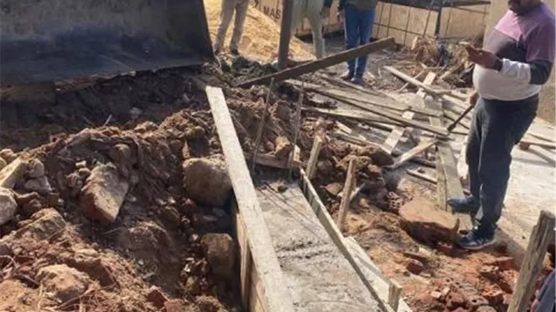 إزالة بناء مخالف بقرية البساتين بدمياط
