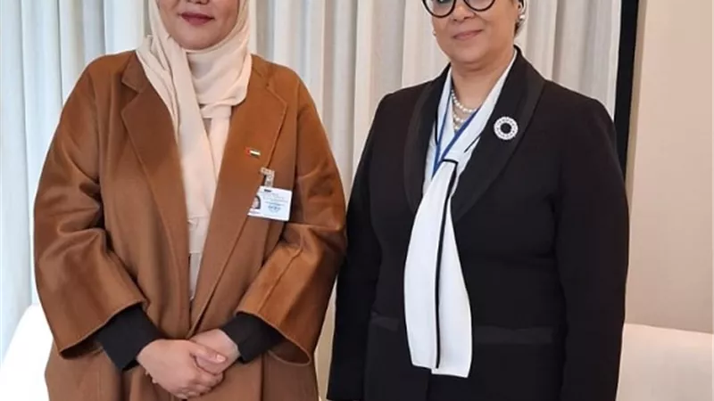 المستشارة أمل عمار تلتقى وزيرة الأسرة بالإمارات