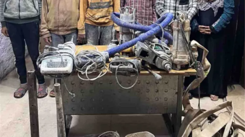 البحث عن ذهب الفراعنة .. ضبط 6 أشخاص ينقبون عن الٱثار داخل عقار