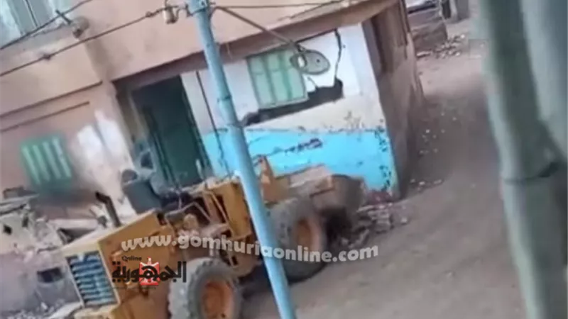 حبس عامل هدم منزل بلودر بداخله أشقاءه للخلاف بينهما علي الميراث