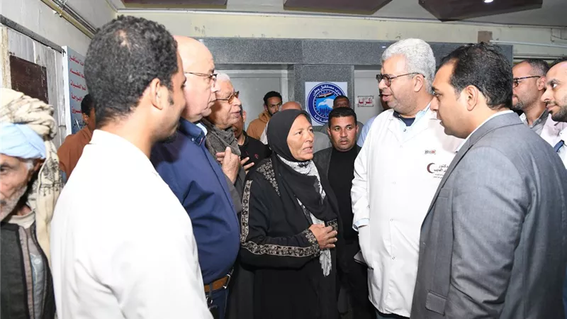 نائب المحافظ يطمئن على حالة مصابي تصادم دشنا ويوجه بتقديم الرعاية