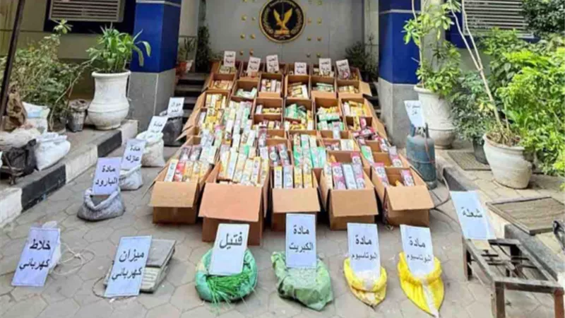 الداخلية تنحج فى ضبط 60 مليون قطعة ألعاب نارية-صور