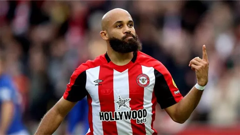 جناح برينتفورد : محمد صلاح لاعب متكامل ولا يمكن توقع ما يفعله