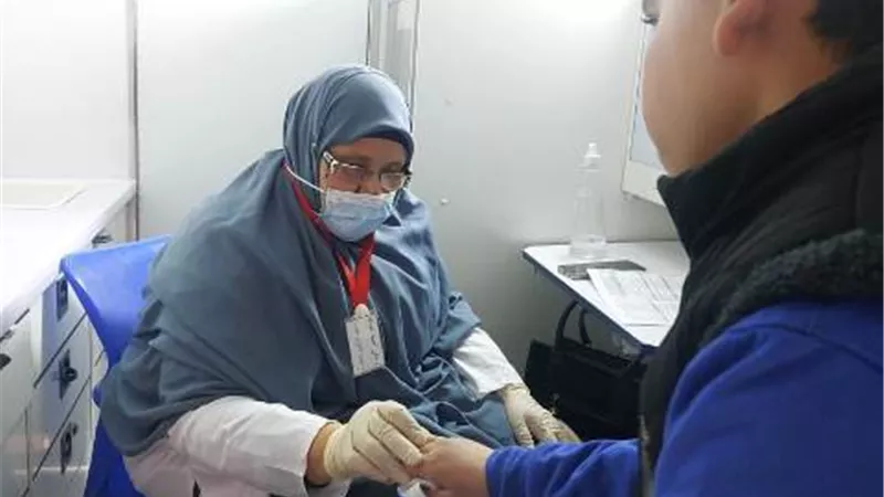 علاج ١٨٧٧ مواطنا بالمجان في قافلة طبية بدمياط