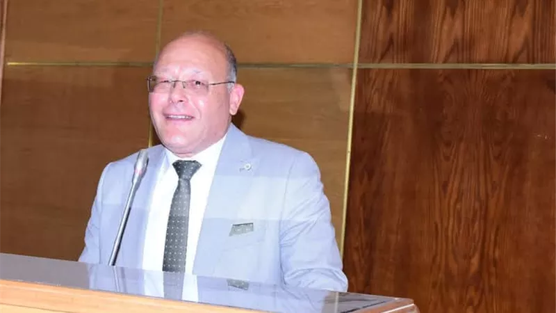 عالم بجامعة سوهاج وفريقه البحثي يخترعوا جهاز لتحلية المياه