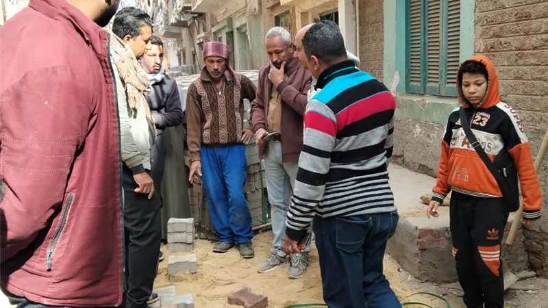 محافظ أسيوط يوجه بمتابعة أعمال تركيب الإنترلوك بشوارع مركز أبوتيج