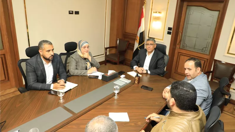 النجار يتابع موقف واحتياحات المنشآت الصحية بالجيزة