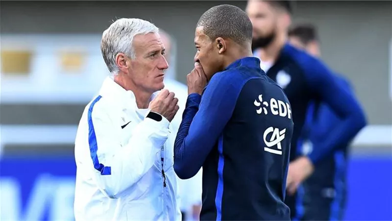 ديشامب يكشف سبب استدعاء مبابي لقائمة منتخب فرنسا