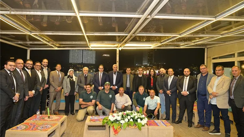 رئيس جامعة القاهرة يشارك أعضاء هيئة التدريس مأدبة السحور