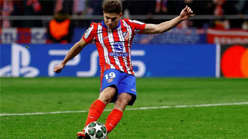 رئيس أتلتيكو مدريد عن ركلة جزاء ألفاريز: لا أحب تقنية الفيديو