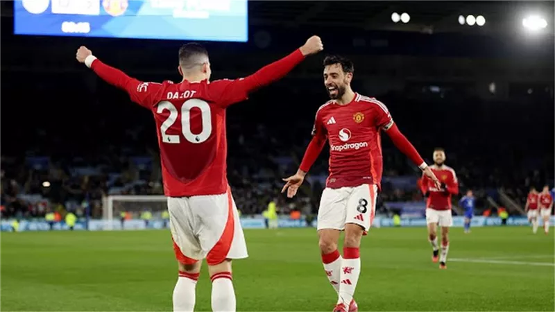 مانشستر يونايتد يكتسح ليستر سيتي بثلاثية في الدوري الإنجليزي