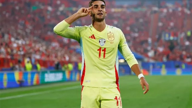 توريس رجل مباراة برشلونة وأتلتيكو مدريد بالدوري الإسباني