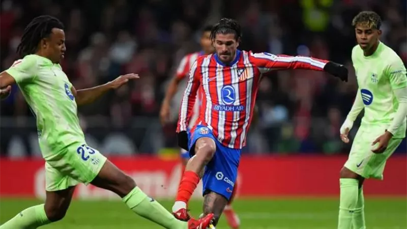 نجم أتلتيكو مدريد يعترف: الخوف سيطر علينا بعد هدف برشلونة الثاني