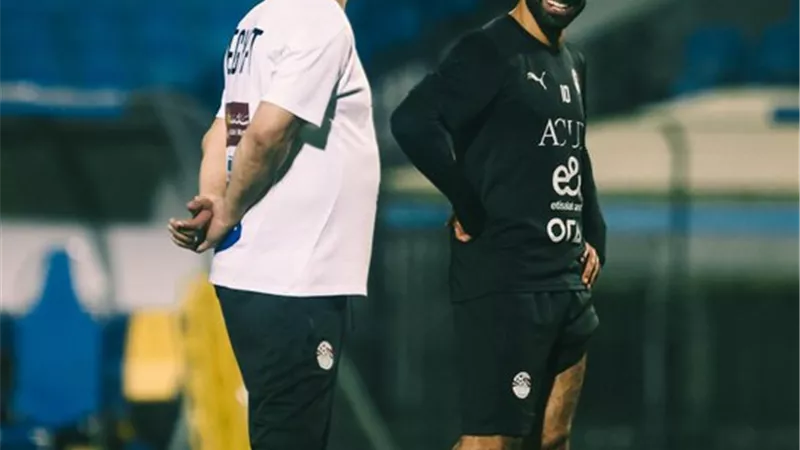 معلق يطالب بإعفاء محمد صلاح من معسكر المنتخب بعد خسارة ليفربول