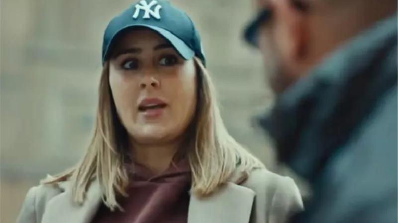 عائشة بن أحمد منتجة سينمائية وتلجأ لـ أحمد مكي فى 