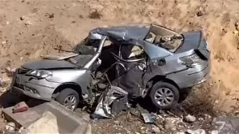 إصابة 2 أثر انقلاب سيارة على الطريق الصحراوى فى سوهاج