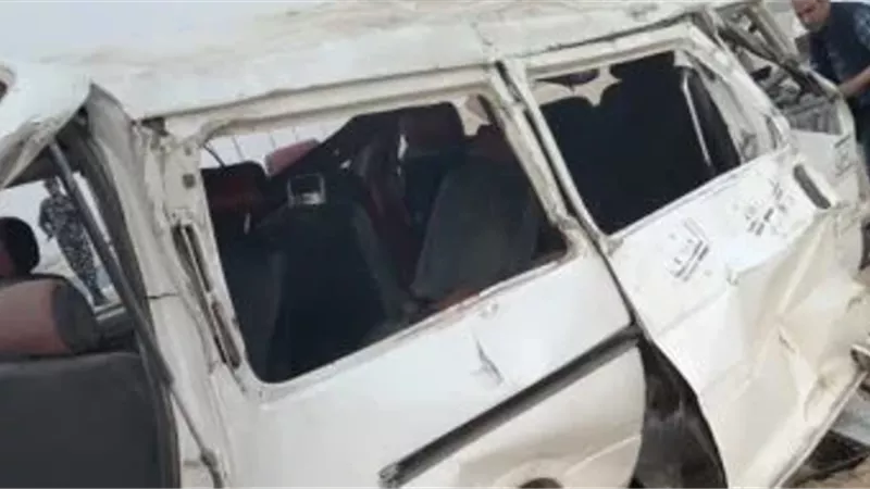 إصابة 6 إثر انقلاب ميكروباص بالطريق الأوسطى فى الجيزة