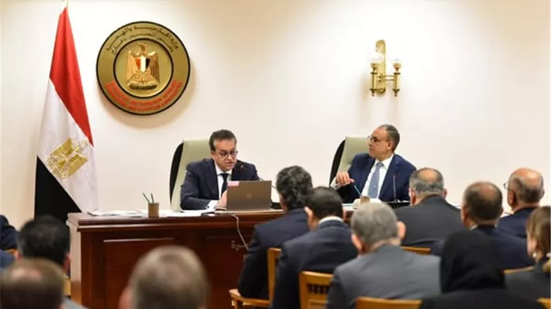 اجتماع حول إعادة تأهيل القطاع الصحي بقطاع غزة