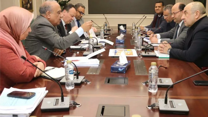 الكهرباء :تشجيع الشركات كثيفة الاستهلاك للعمل بالطاقات المتجددة