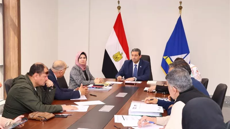 محافظ دمياط يتابع ملف تقنين وضع اليد على الأراضي الزراعية