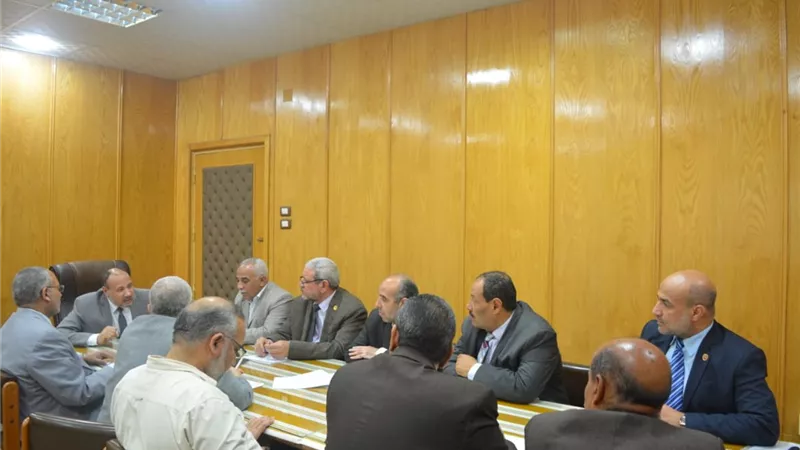 نائب جامعة الأزهر يبحث افتتاح كليات جديدة باسيوط