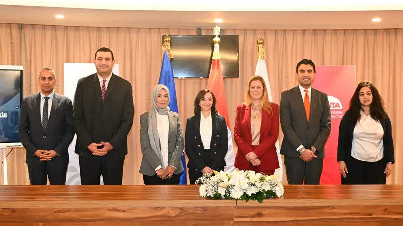 محافظ البحيرة يوقع بروتوكول تعاون لتدريب الشباب