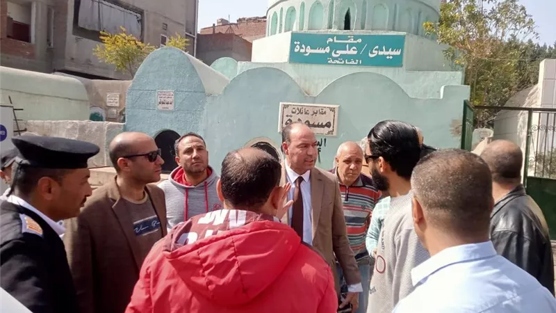 متابعة المقابر ورفع مستوى الخدمات بمراكز البحيرة ..صور