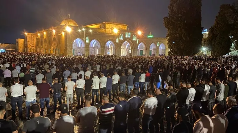 70 ألفا يؤدون صلاتي العشاء والتراويح في المسجد الأقصى