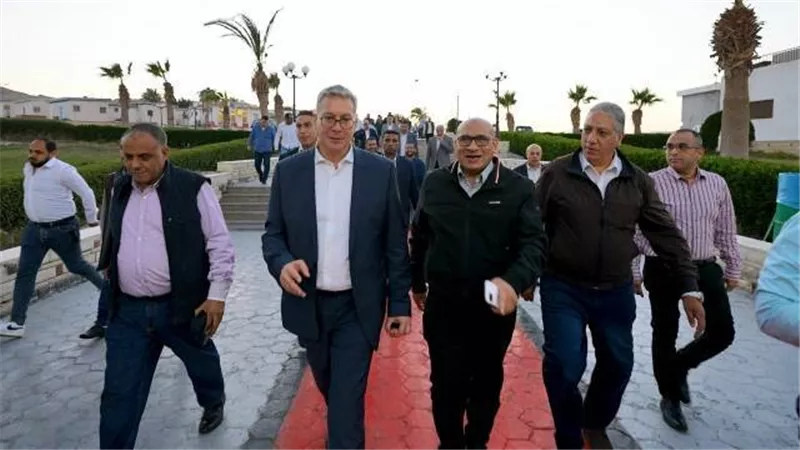 وزير البترول يتفقد موقعي جابكو والعامة للبترول بمنطقة خليج السويس