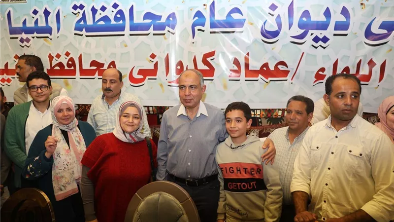محافظ المنيا يشارك موظفي الديوان العام في إفطار جماعى
