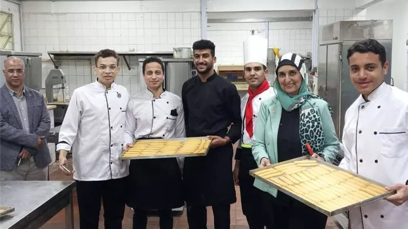 كحك وبسكوت العيد بكلية السياحة بجامعة القناة بأسعار تنافسية