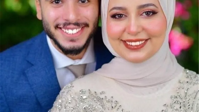 المئات يشيعون جنازة طبيب وطبيبة في حادث انقلاب سيارة بالدقهلية