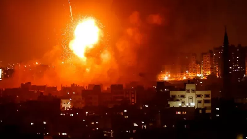 50 شهيدًا وعشرات المصابين في قصف إسرائيلي على غزة