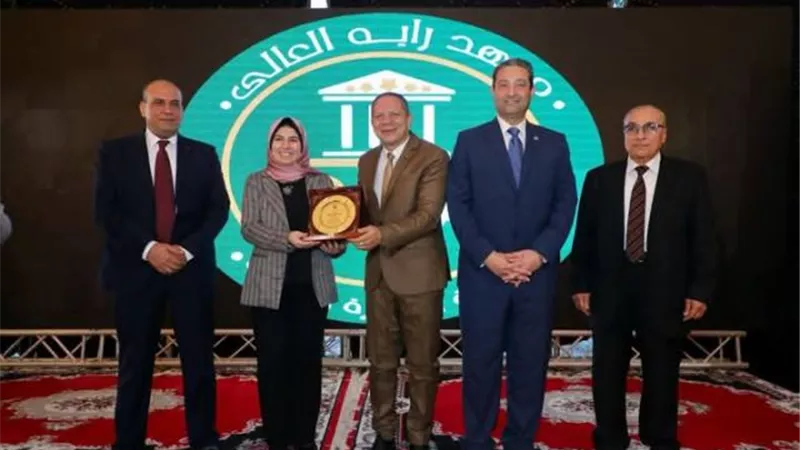 محافظ دمياط ورئيس الجامعة يشاركان بإفطار معهد راية العالى للإدارة
