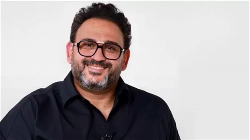 أكرم حسني: 