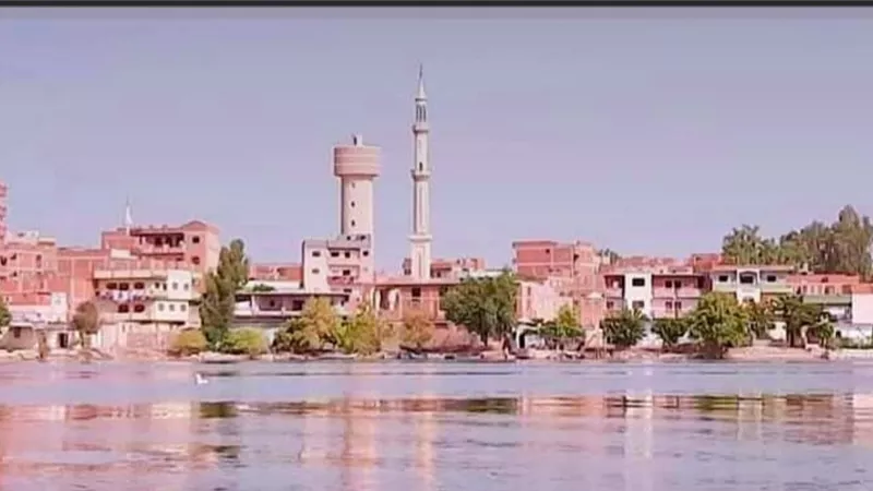 قرية الفرستق.. صرح صناعي شامخ لا يعرف البطالة