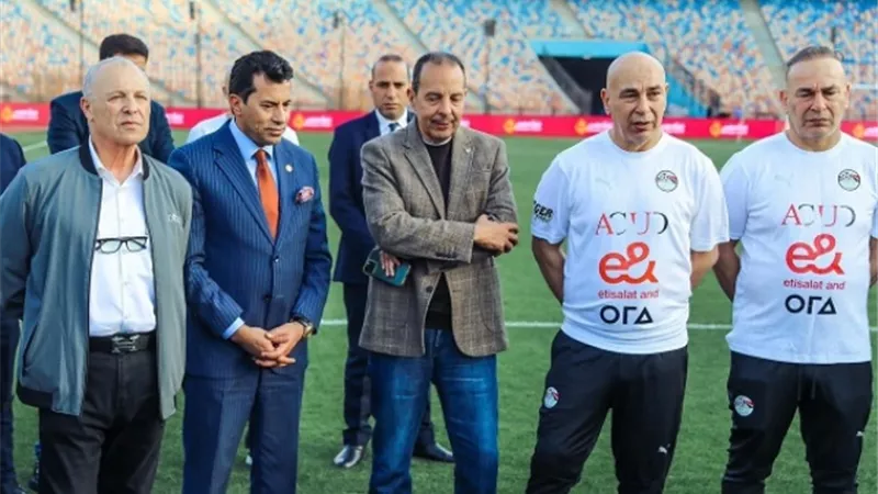 شاهد..صبحي وأبوريدة يحضران تدريب المنتخب قبل مواجهتي إثيوبيا وسيراليون