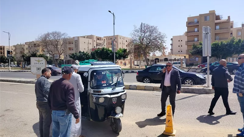 حملة مكبرة لضبط التوك توك والدراجات النارية غيرالمرخصة بمدينة بدر