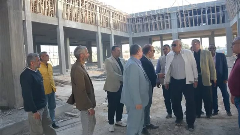 محافظ الوادي الجديد يتفقد مستشفى الفرافرة المركزي