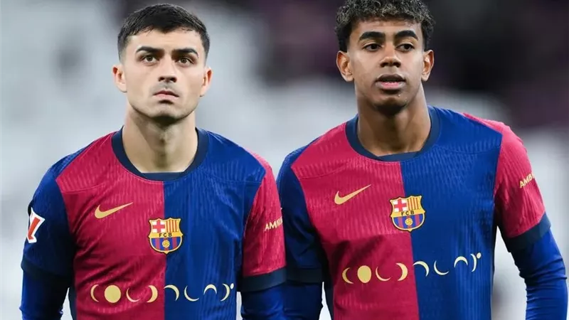 بيدري: علاقته بـ تشافي ممتازة.. وكومان هو من قرر بقائي مع برشلونة